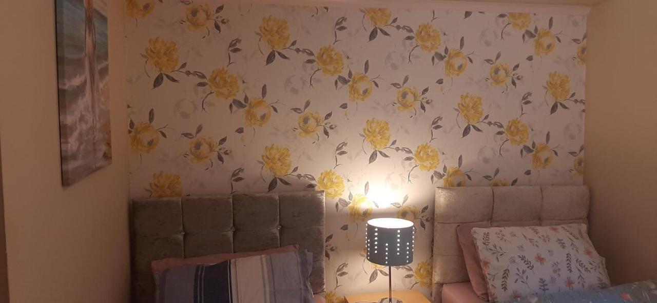 Delightful Home Stay - Double Ensuiteroom. Glasgow Exterior photo
